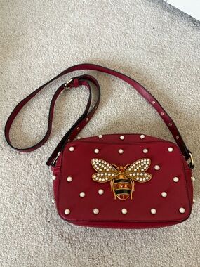 Red Bee Embellished Crossbody Bag – Pearl Studded Designer-Inspired Purse